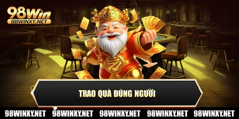 Trao quà đúng người